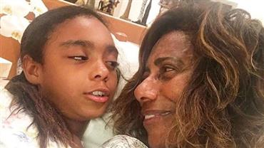 Gloria Maria se declara em clique fofo com a filha: "Esse seu olhar"