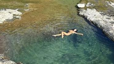 Dani Suzuki posta foto nua nas águas de Nicarágua: "Liberdade"