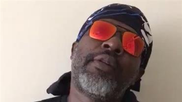 Mr. Catra grava vídeo após internação: "Papai tá forte que nem um touro"