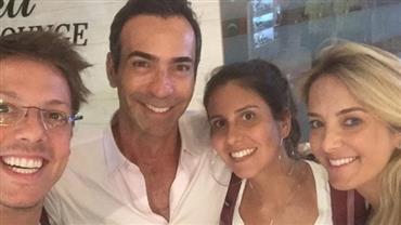 Fábio Porchat encontra Ticiane Pinheiro e César Tralli em aeroporto: "Lua de Mel team"