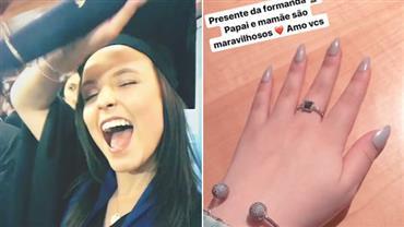 Larissa Manoela comemora formatura no Ensino Médio e ganha anel dos pais