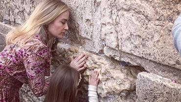 Angélica visita Muro das Lamentações em viagem a Israel: "Dia inesquecível"
