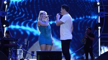 Eliminada do BBB, Jaqueline Grohalski canta com Wesley Safadão em show