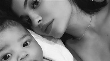 Kylie Jenner publica sua primeira selfie com a filha, Stormi