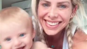 Karina Bacchi posta vídeo do filho Enrico rindo e fãs se apaixonam: "Fofura"