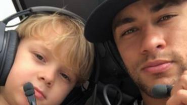 Neymar compartilha momento com filho em helicóptero: "Meu garotinho"