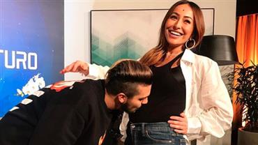 Luan Santana publica foto beijando a barriga de Sabrina Sato: "Mamãe mais linda do mundo"