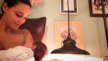 José Loreto publica nova foto de Débora Nascimento com a filha: "Meus presentes da vida"