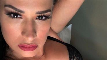 Simone posa de lingerie e marido provoca em postagem: "Não me responsabilizo"