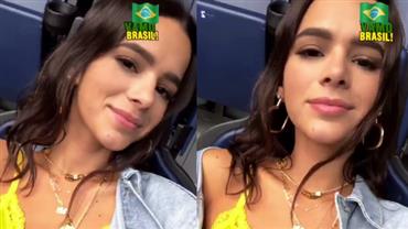 Bruna Marquezine usa sutiã amarelo e pingente com inicial de Neymar para torcer pela seleção