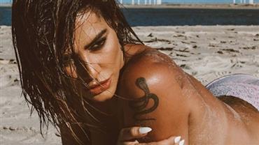 "Isso é sério?", questiona Cleo ao receber pedido inusitado de fã em post sexy