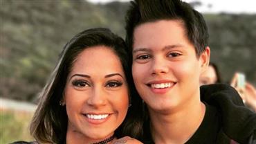 Mayra Cardi rebate seguidora após ser criticada por ''nunca'' postar fotos do filho
