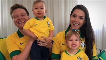 Filhos de Michel Teló e Thais Fersoza esbanjam fofura na torcida pelo Brasil