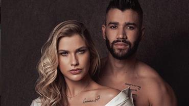 Sem camisa, Gusttavo Lima posa ao lado de carrão e empolga Andressa Suita