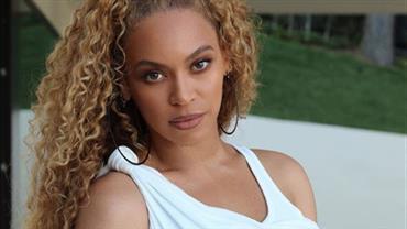 Após rumores de nova gravidez, Beyoncé surge em foto rara com os filhos gêmeos
