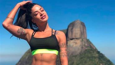 Aline Riscado posta foto com o filho e impressiona fãs: "Parece até seu irmão"