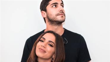 Grávida? Anitta posa com barriguinha saliente e faz pegadinha com marido