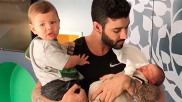Gusttavo Lima mostra momento fofo com os filhos e fãs se derretem: "Tanto amor"