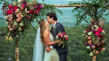 Sthefany Brito divulga fotos do casamento e comenta detalhe da cerimônia: "Fomos abençoados com chuva"
