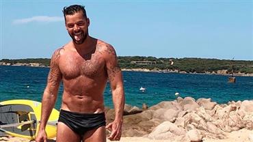 Ricky Martin posa de sunga e brasileiras vão à loucura: "Fiquei molhada"