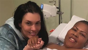 Simony visita Deise, do grupo Fat Family, no hospital: "Eu acredito na cura"