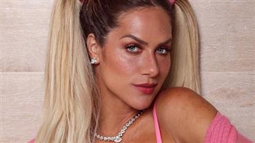 Giovanna Ewbank usa baby doll ao comemorar aniversário com amigos famosos