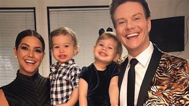Melinda comemora vitória de Michel Teló em reality musical: "Ganhando de novo!"
