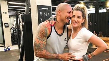 Fernando Medeiros publica foto na academia com Aline Gotschalg e gera suspeita de gravidez