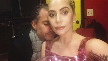 Lady Gaga confirma noivado com Christian Carino durante um emocionante discurso
