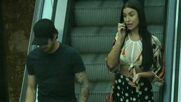 Bianca Andrade, a "Boca Rosa", e Alexandre Pato são flagrados em shopping