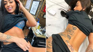MC Mirella exibe tatuagens sugestivas perto da virilha e do bumbum: "Quer mais? Bate"