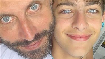 Henri Castelli posa com o filho de 11 anos e impressiona pela semelhança