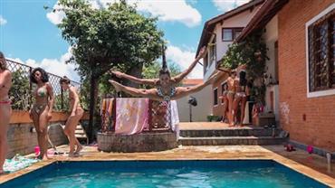 Confraternização de fim de ano das bailarinas do Faustão tem festa do pijama, piscina e muitas guloseimas