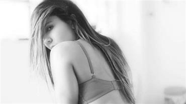 Mulher Melão ostenta bumbum "explosivo" em fio-dental e causa frisson na web