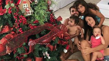 Ivete Sangalo posa em família no 1º Natal das filhas gêmeas: "Presentes da minha vida"