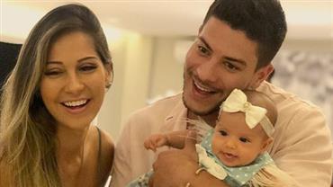 Arthur Aguiar lamenta críticas após mostrar rosto da filha: "É chocante, triste"