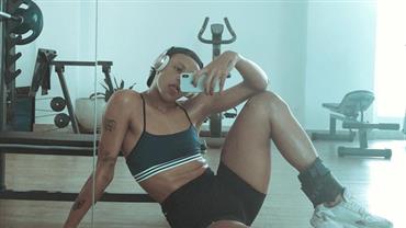 Após cirurgia, Pabllo Vittar volta a malhar e exibe coxas saradíssimas