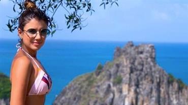 Paula Fernandes exibe corpão definido em Fernando de Noronha