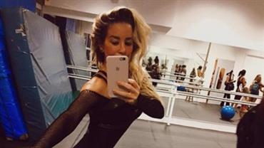 Danielle Winits posa em aula de dança e é acusada de exagerar no Photoshop