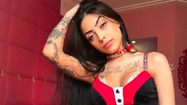 MC Mirella dá reboladinha sensual ao som de funk e fãs babam