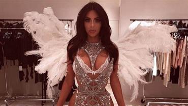 Kim Kardashian posa com fantasia ousada e agita fãs brasileiros: "Vem para o Carnaval?"