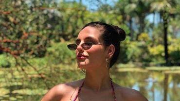 Kéfera exibe corpo esbelto em clique de biquíni: "Fazendo a plena"