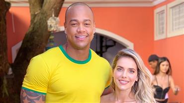 Léo Santana posa com Monique Alfradique e internautas suspeitam de affair