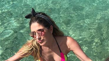 Aos 37 anos, Dani Calabresa faz topless em praia na Espanha: "Sem filtro"