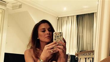 Lindsay Lohan posta foto nua para comemorar aniversário de 33 anos