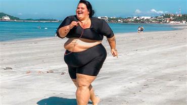 Thais Carla posta fotos correndo na praia e manda recado após críticas: "Gordo não é sedentário"