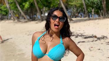Salma Hayek posta clique de biquíni para comemorar aniversário: "Sim, tenho 53, e daí?"