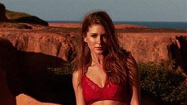 Marina Ruy Barbosa exibe curvas em clique de lingerie: "Um pontinho vermelho no deserto"