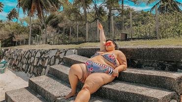 Thais Carla posa de biquíni na Bahia: "Sou praiana"