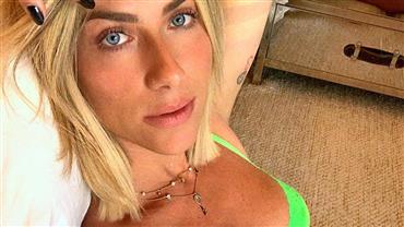 Giovanna Ewbank posa com lingerie neon e exibe barriga definidíssima